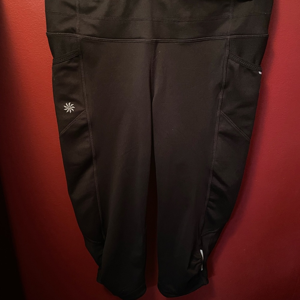 Athleta Small Black Capri - Side & Back Zip Pocket